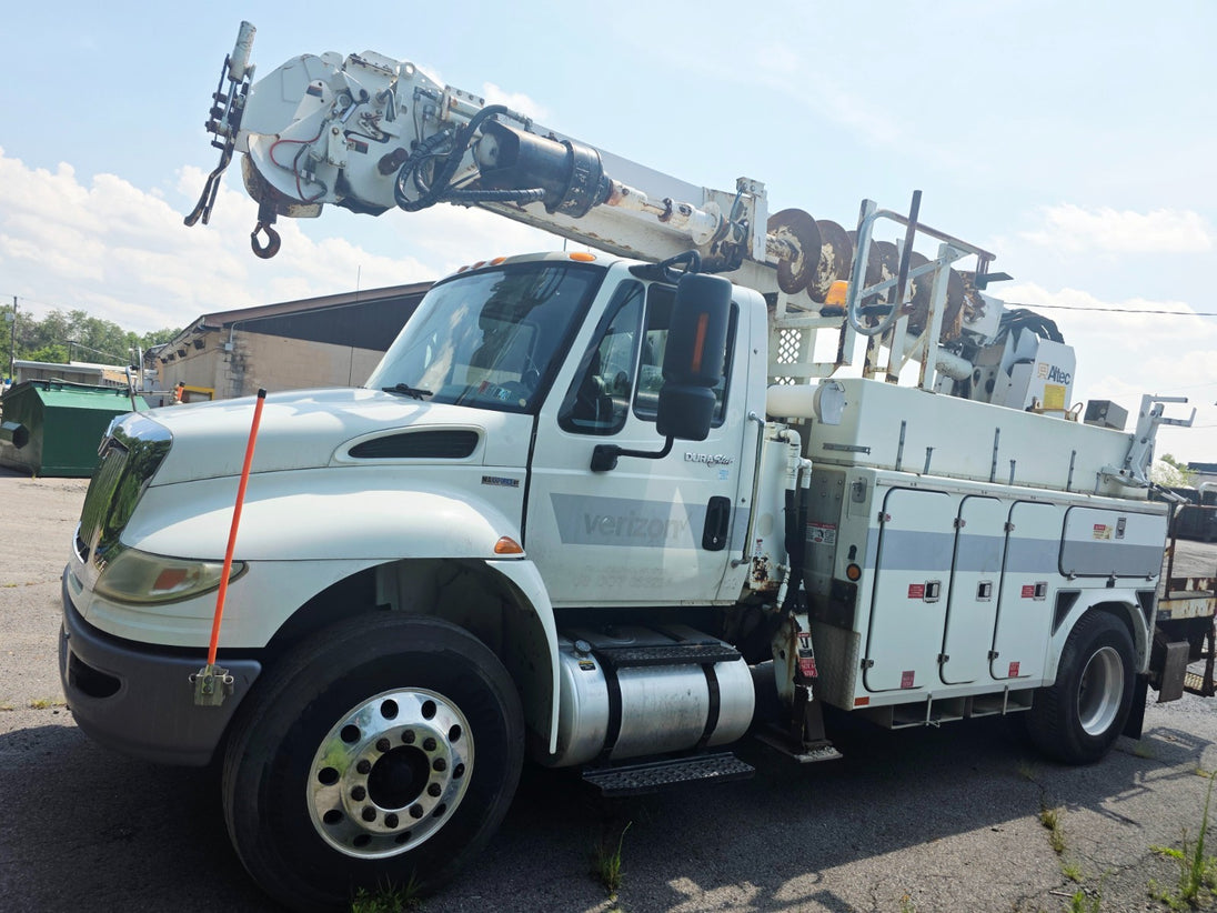 2011 International 4400 Altec DL42-BB 42' Digger Derrick Boom Truck 104k