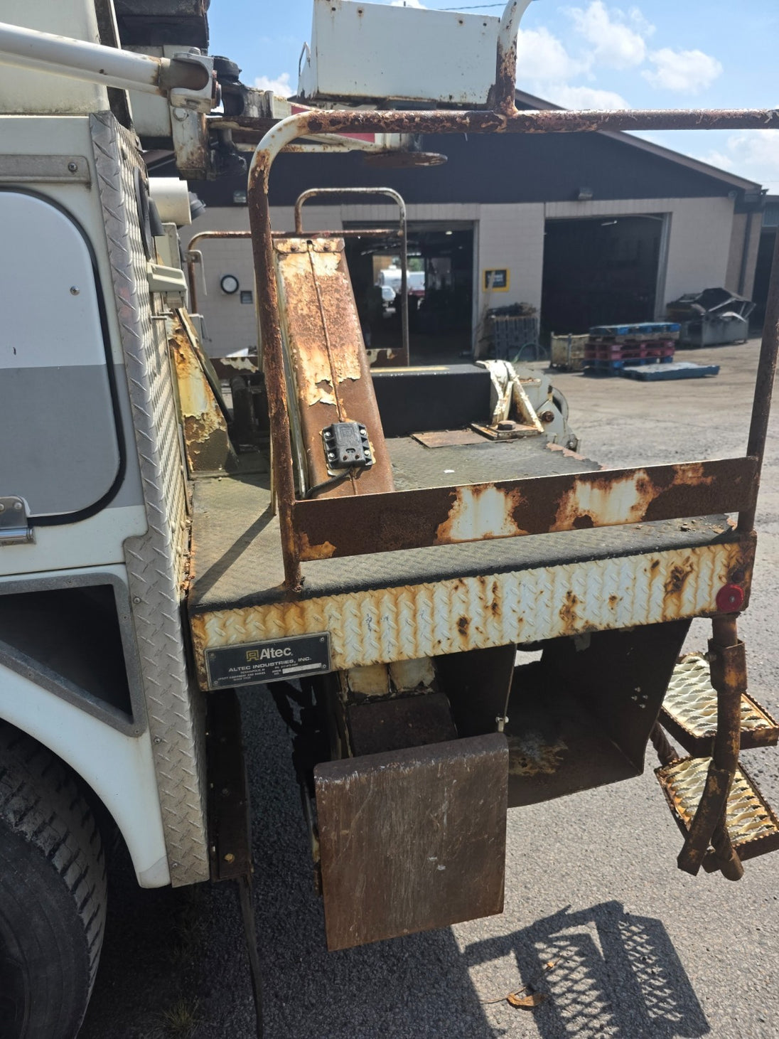 2011 International 4400 Altec DL42-BB 42' Digger Derrick Boom Truck 104k