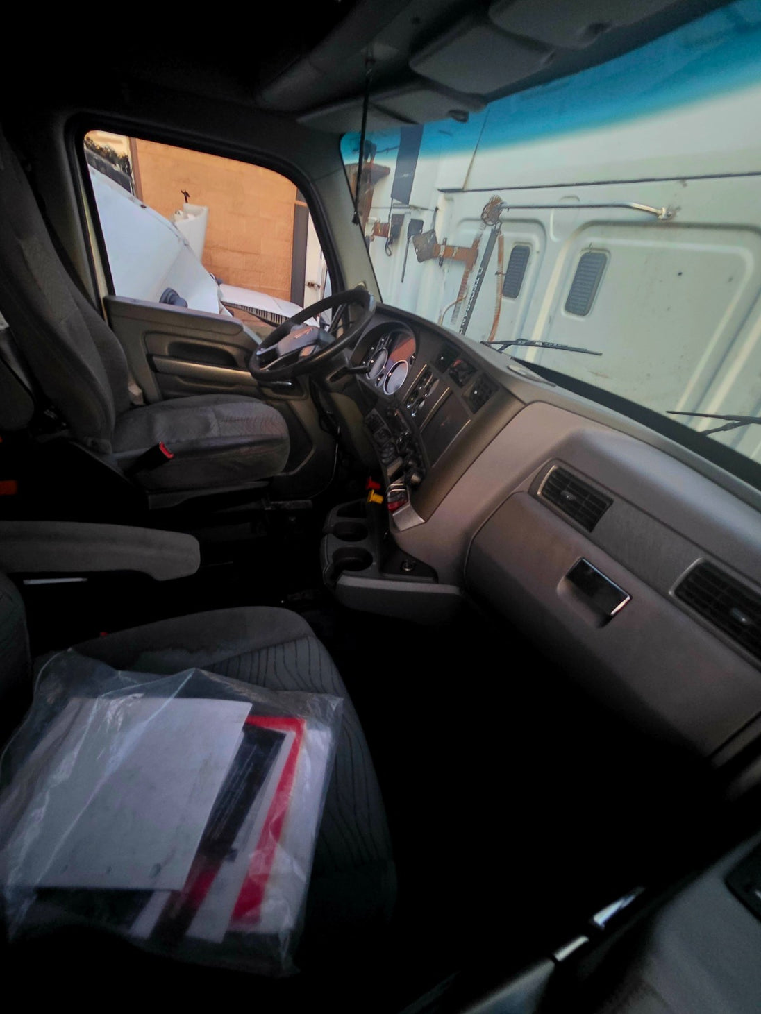 2013-2020 KENWORTH T680 PACCAR TRUCK CAB COMPLETE OEM