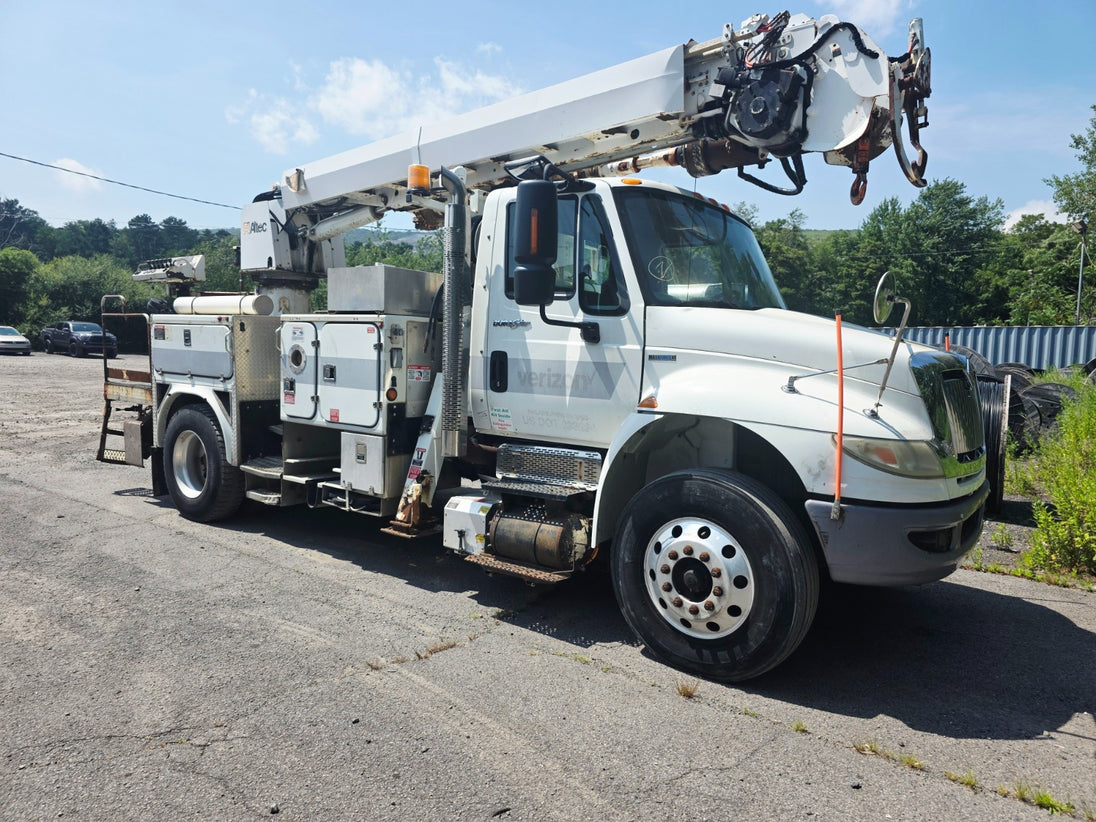 2011 International 4400 Altec DL42-BB 42' Digger Derrick Boom Truck 104k